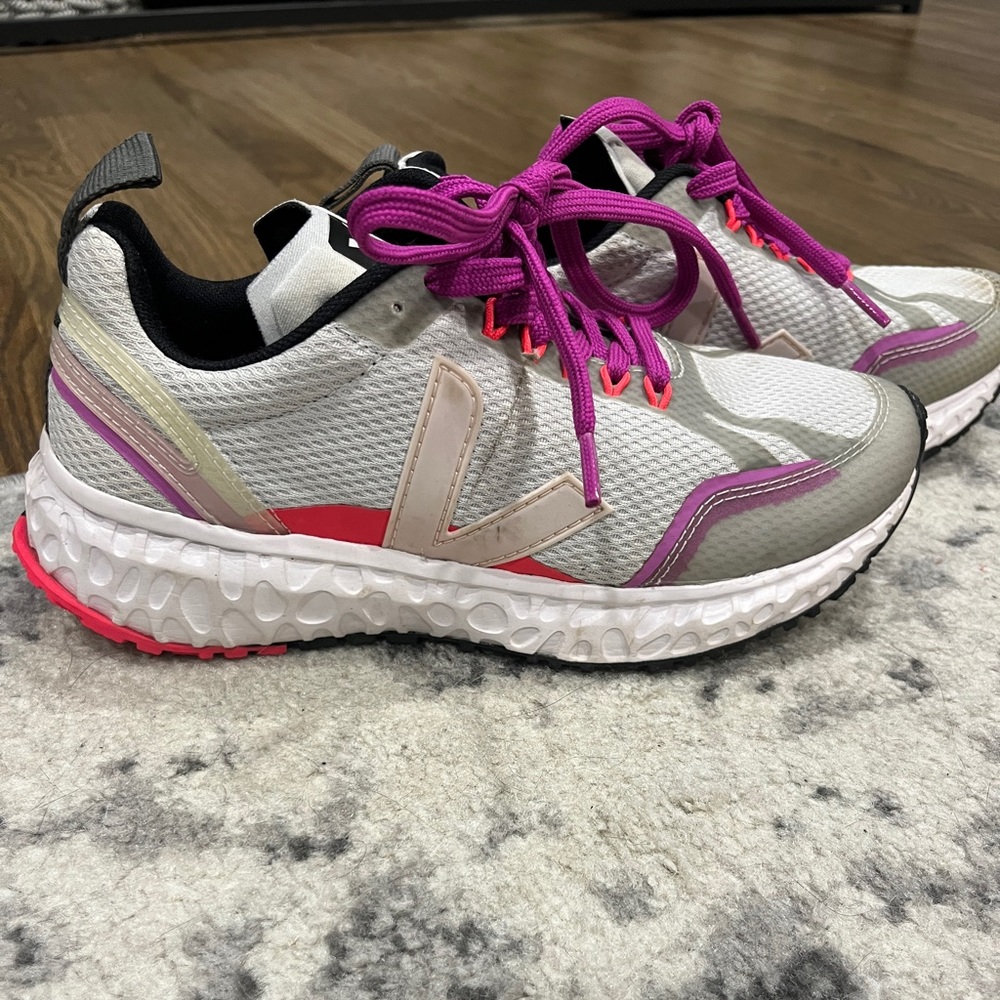 Vega foam running sneakers